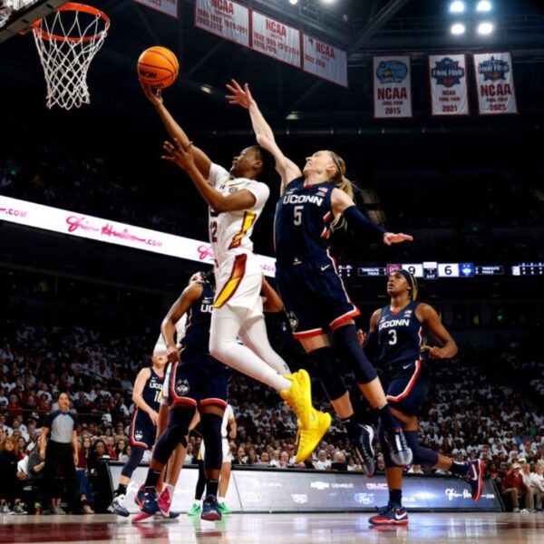 NCAA UConn vs South Carolina March Madness Getty Featured