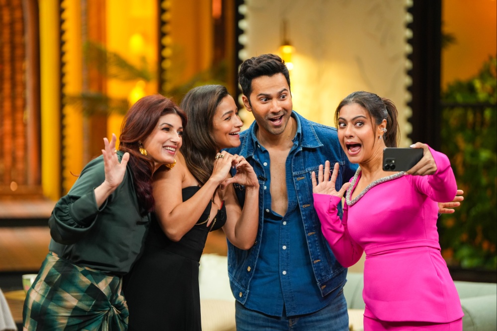 Two Much with Kajol and Twinkle1