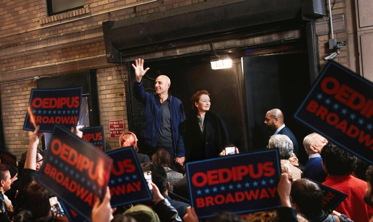 Oedipus stage door Emilio Madrid 0172 crop 1