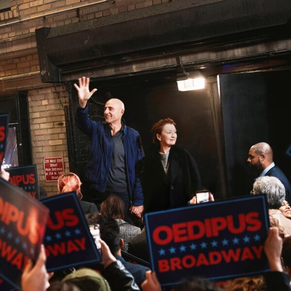 Oedipus stage door Emilio Madrid 0172 crop 1